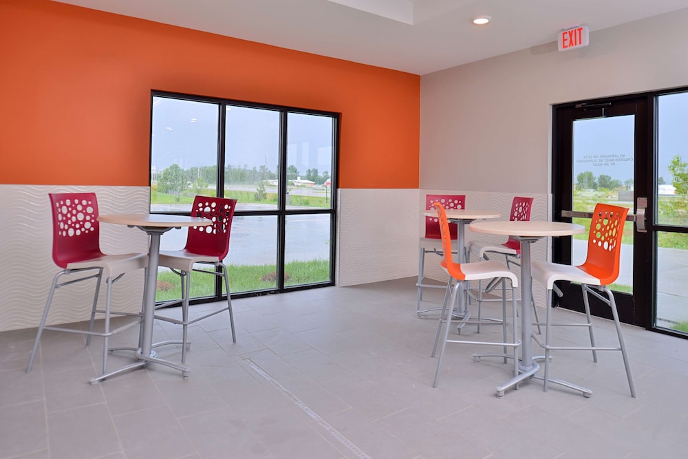 Hampton Inn & Suites Ames - photo 31