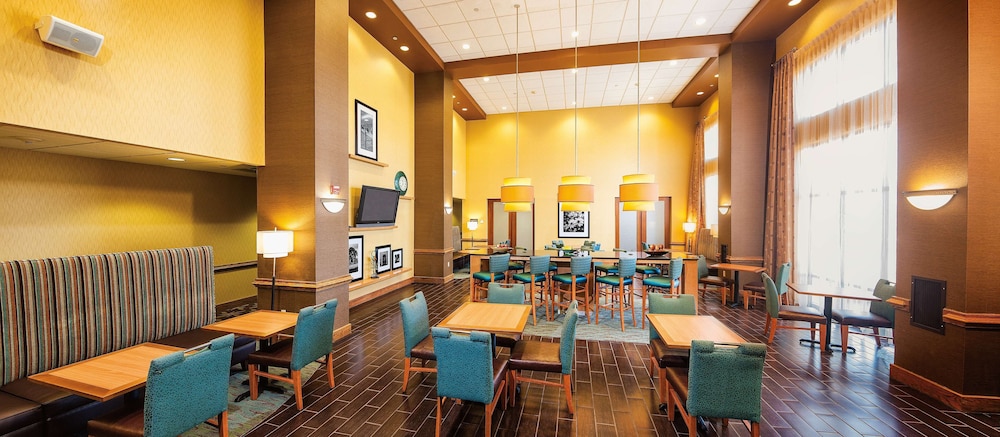 Hampton Inn & Suites Chesapeake Square Mall - photo 4