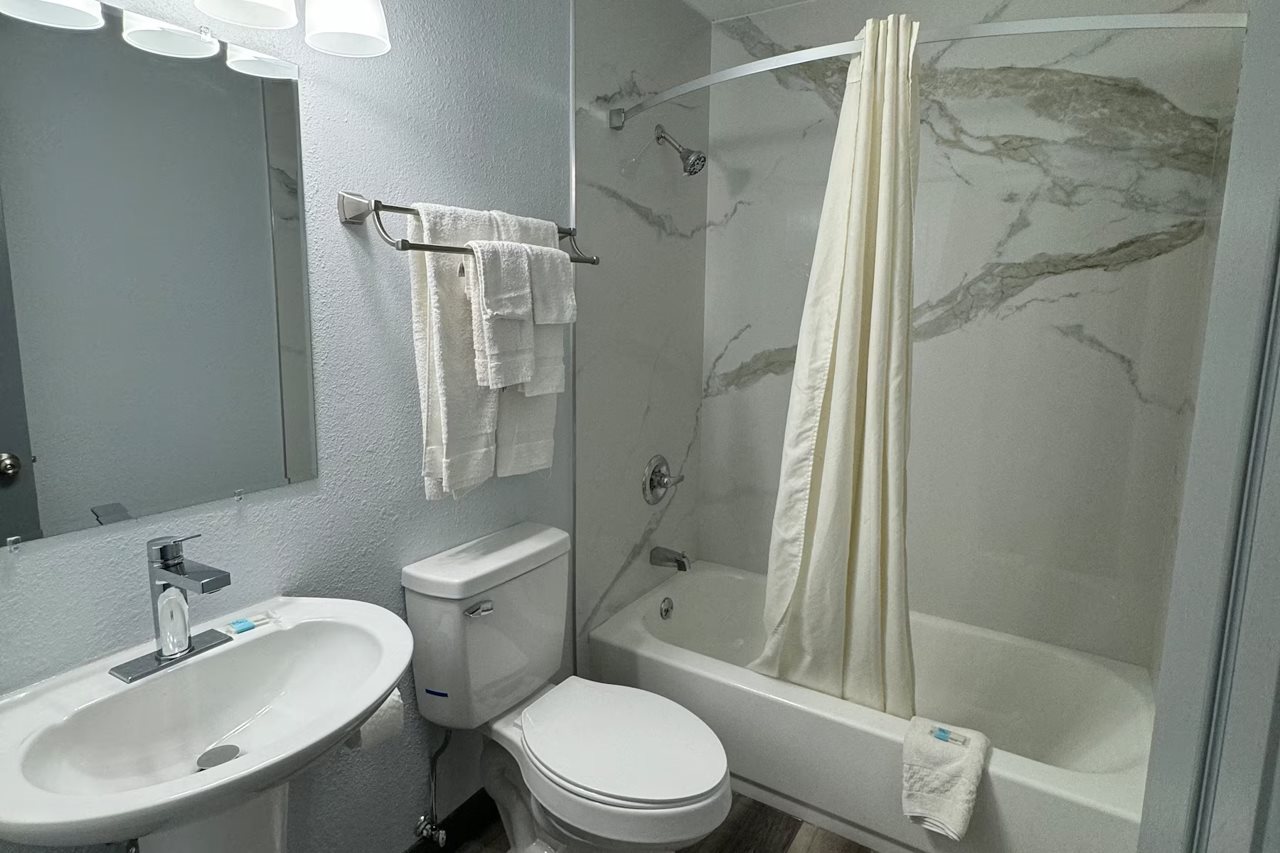 Travelodge by Wyndham Gainesville - photo 7