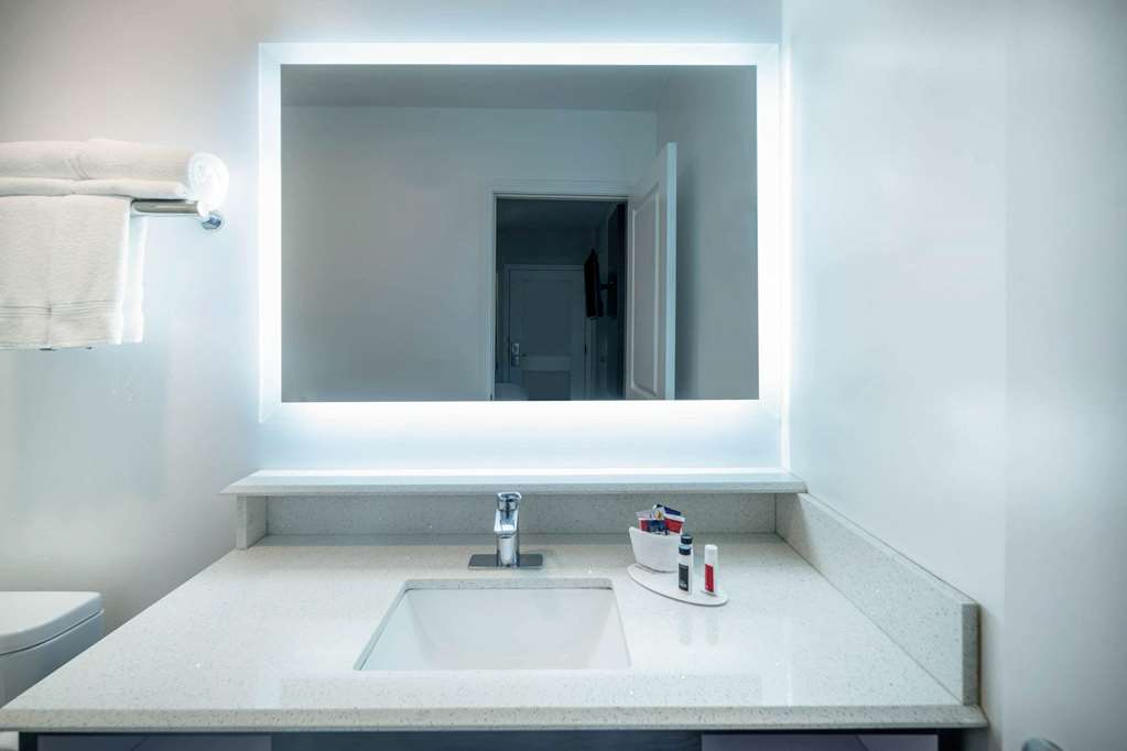 Days Inn by Wyndham Galt Elk Grove South - photo 20
