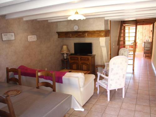 Gîte champêtre avec pêche animaux admis FR 1 585 6 — hotel in Dun-Sur-Auron