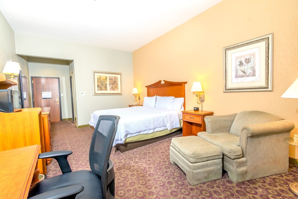 Hampton Inn and Suites College Station - photo 43