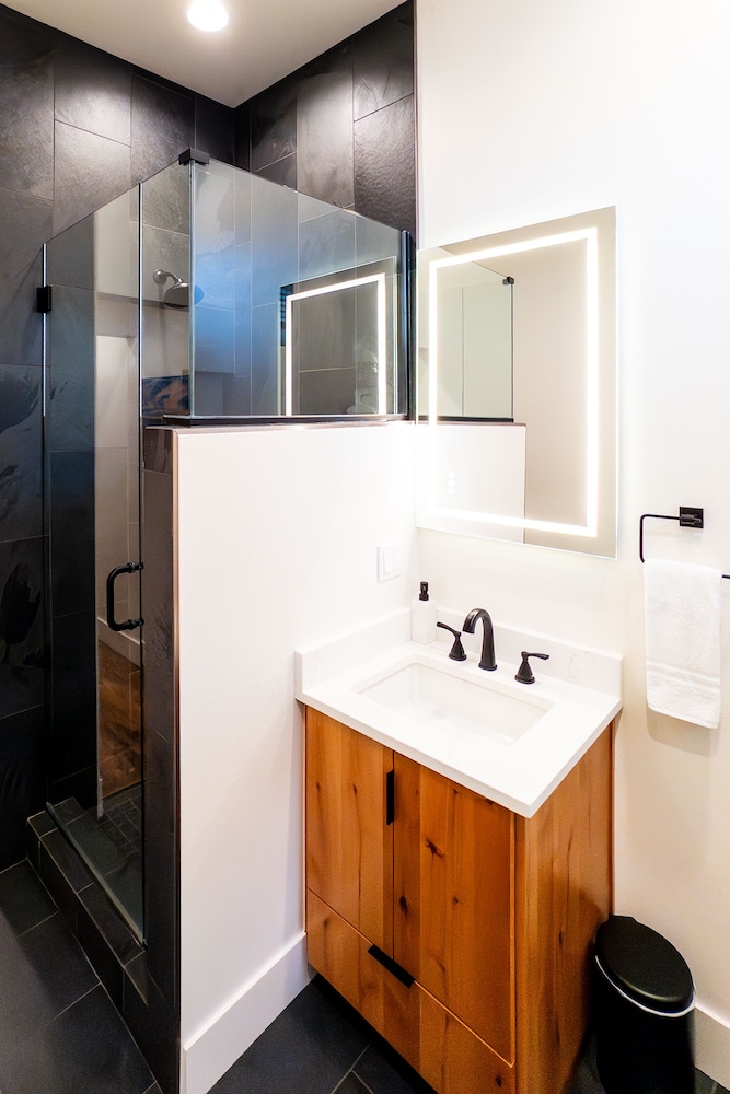 Horsefeathers Hotel - photo 38