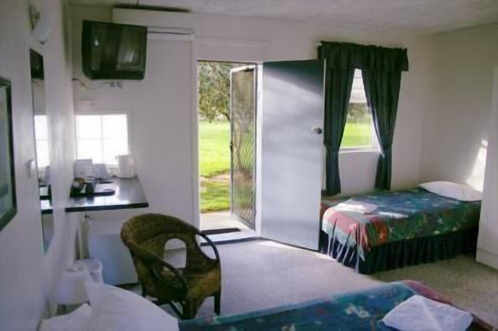 Jugiong Motor Inn — Gundagai — photo 2