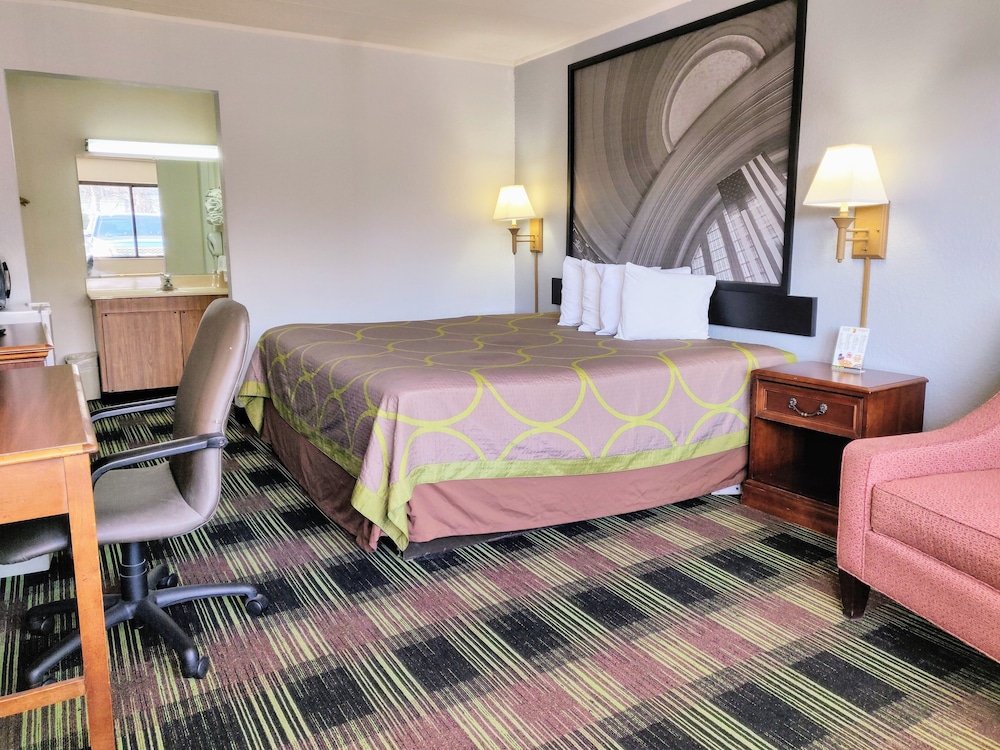 Sprucewood Inn - photo 6