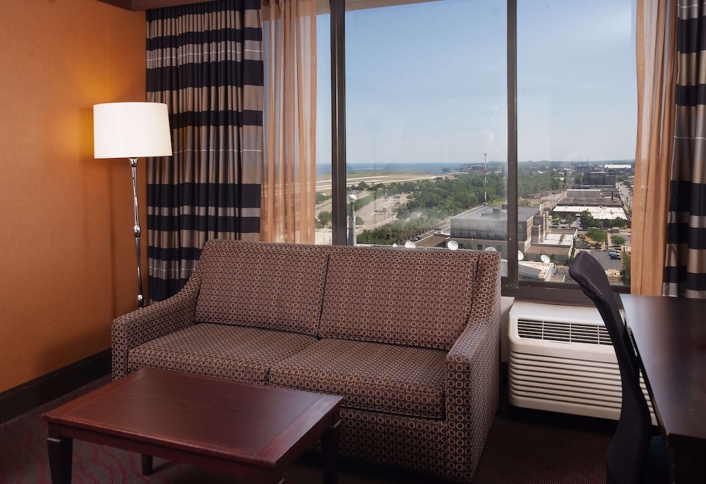 DoubleTree by Hilton Hotel Cleveland Downtown Lakeside - photo 5