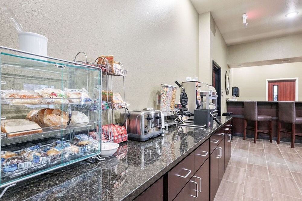 Cobblestone Hotel & Suites Mosinee - photo 94