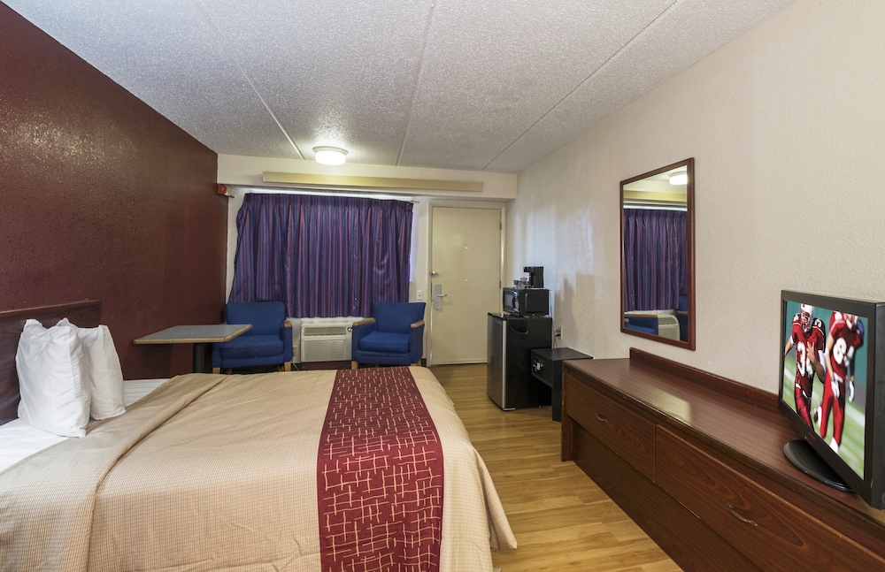 Red Roof Inn Atlanta Norcross - photo 8