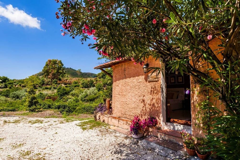 Aessebenessere Casavacanza - carbon neutral hotel in Mascali