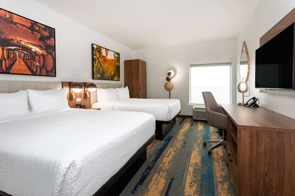 La Quinta Inn & Suites by Wyndham Galt Lodi North - photo 28