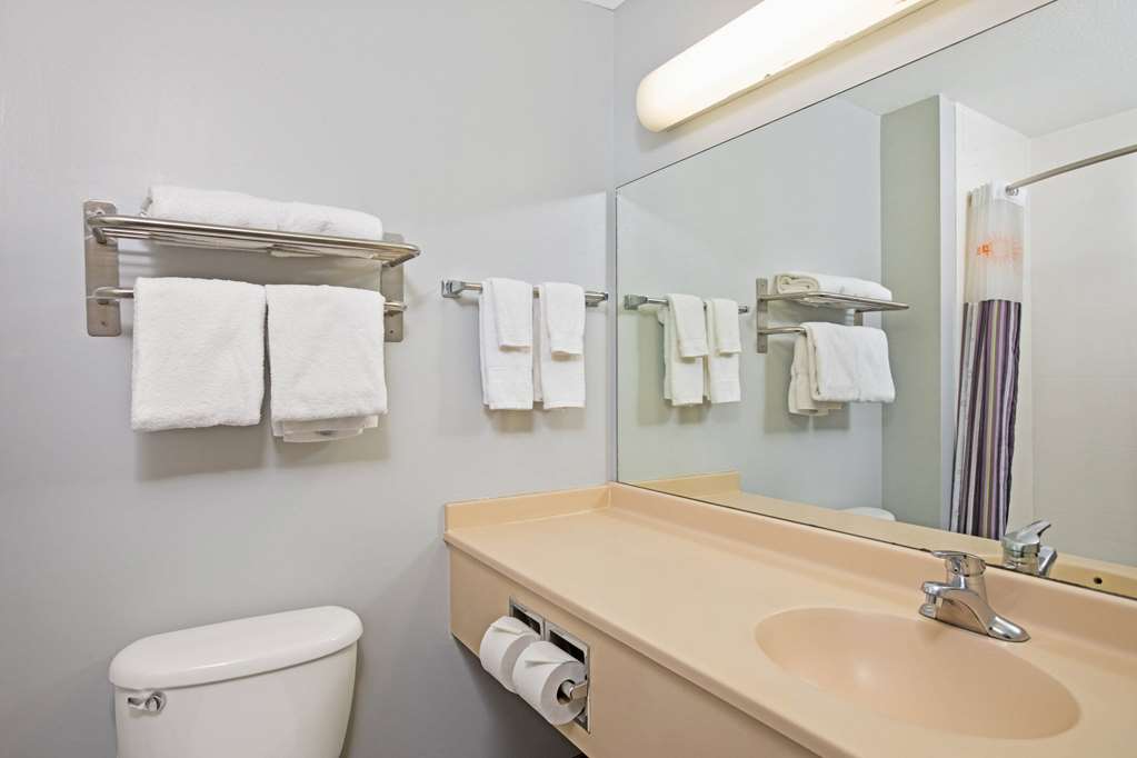 La Quinta Inn & Suites by Wyndham Omaha Airport Downtown - photo 29