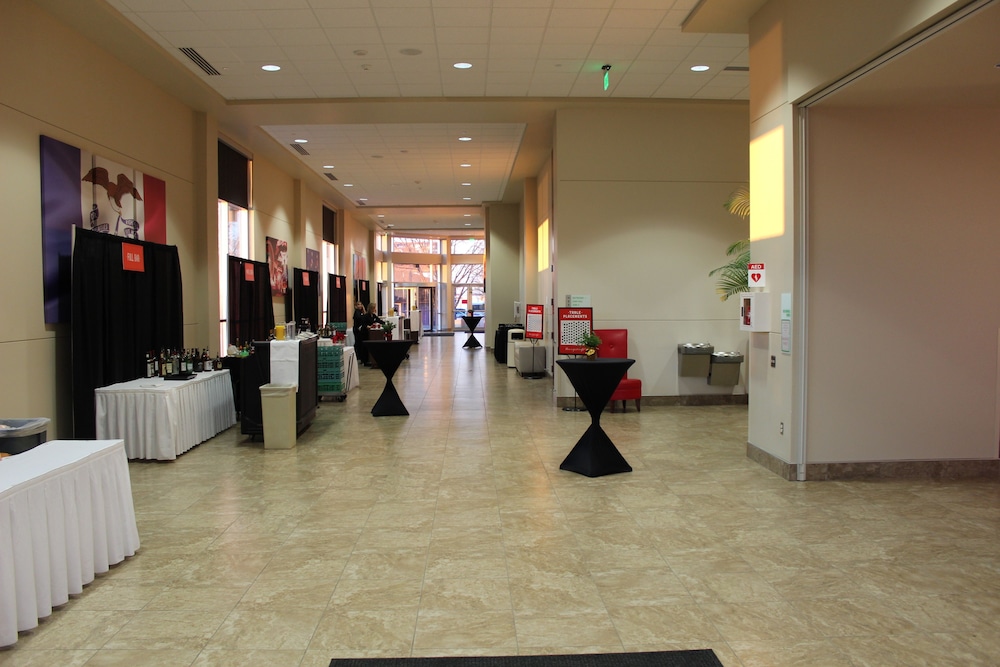 Holiday Inn Des Moines Airport Conf Center by IHG - photo 65