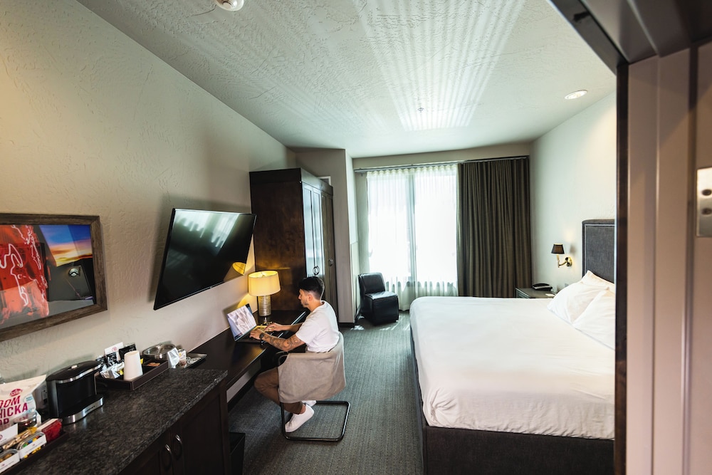 The Firebrand Hotel - photo 12
