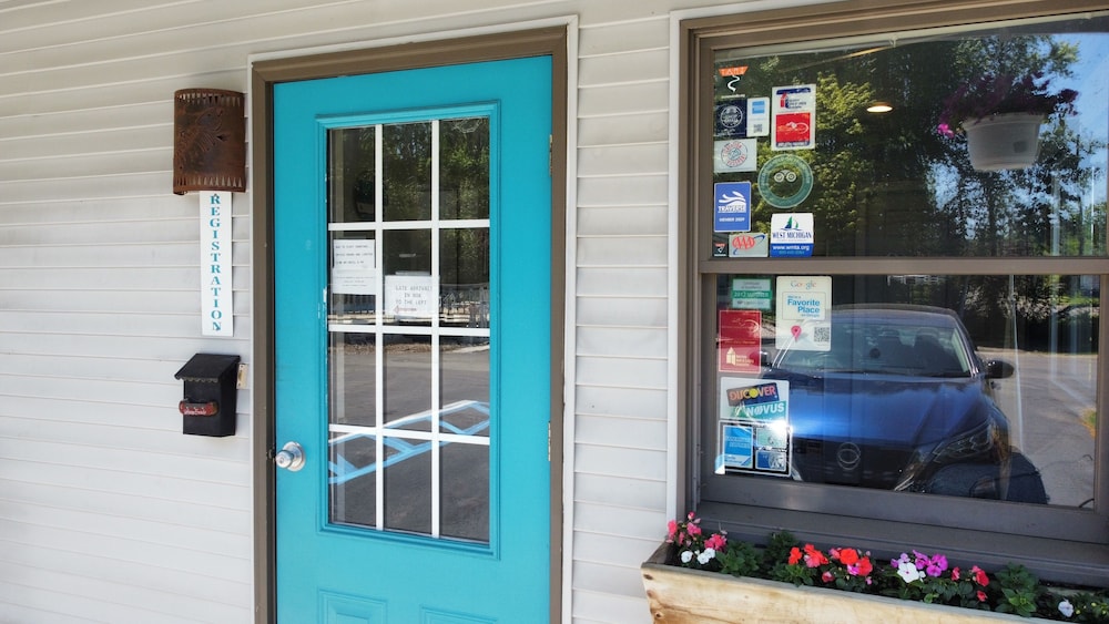 Traverse Bay Inn - photo 4