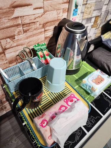 211 Spacious studio with breezy fan full amenities with free Wi Fi