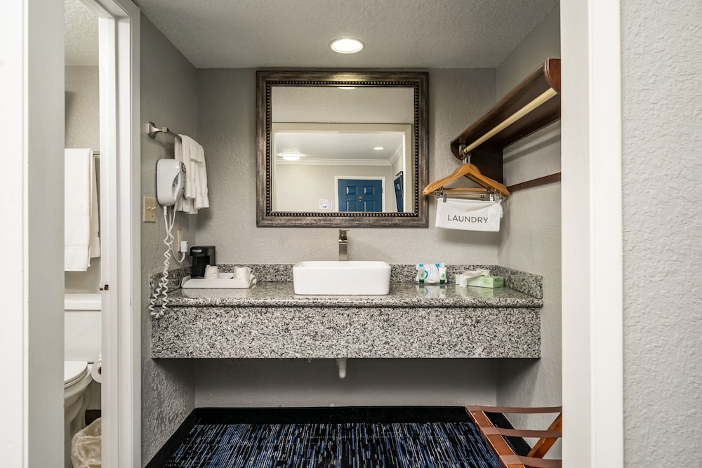 GatorTown Inn - photo 20