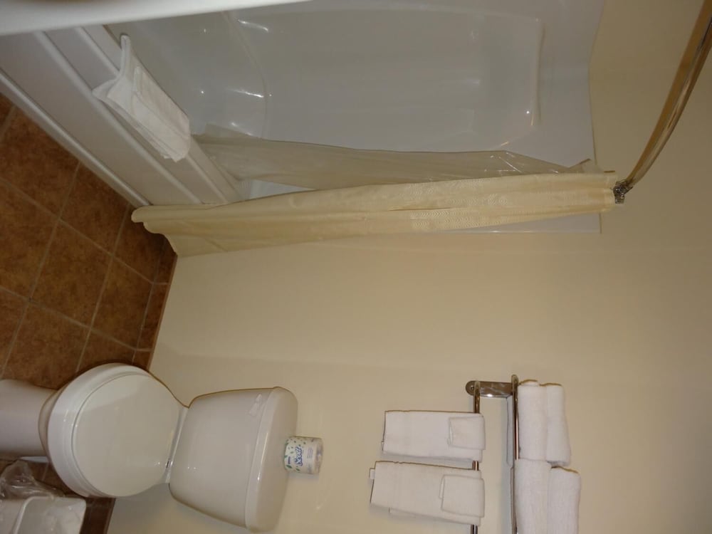 Fairgrounds Inn - photo 23