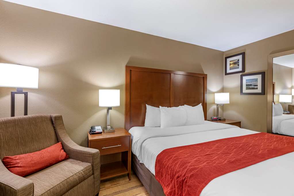 Comfort Inn & Suites Cedar Rapids North Collins Road - photo 17