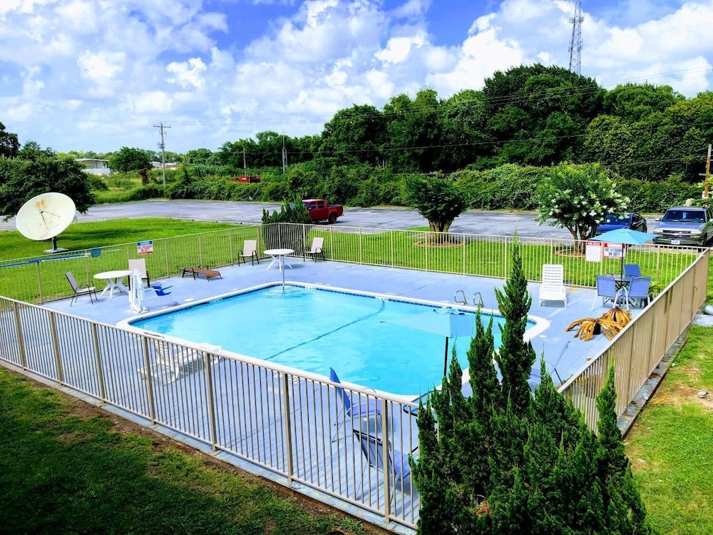 Motel 6 Clute TX - photo 17