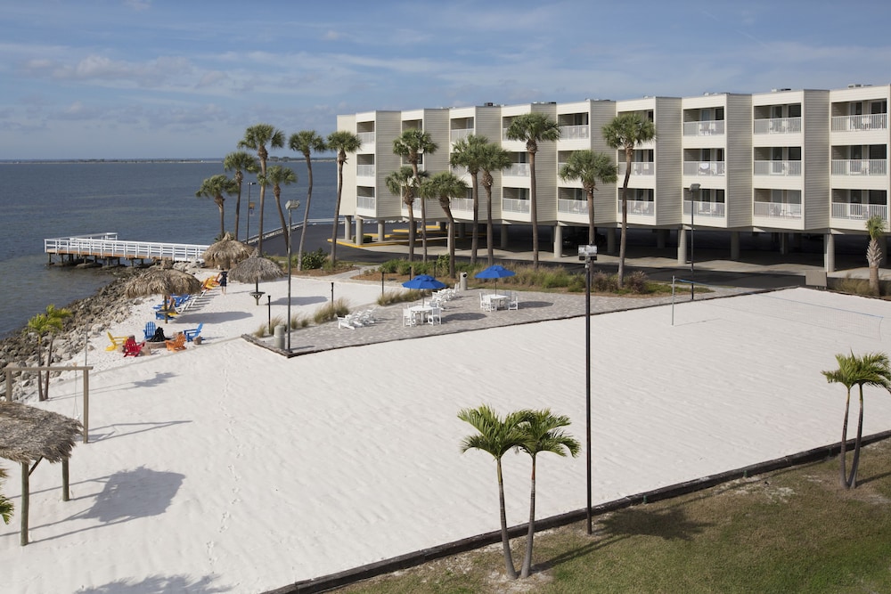 Sailport Waterfront Suites - photo 41