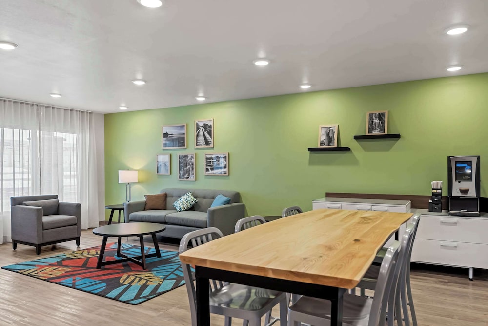 WoodSpring Suites Loves Park Rockford - photo 3