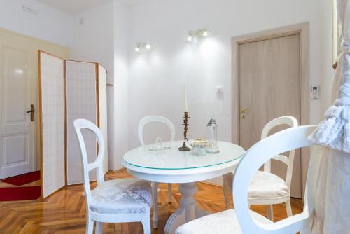 Elegant & Enchanting Apartment At Old Town Entrance