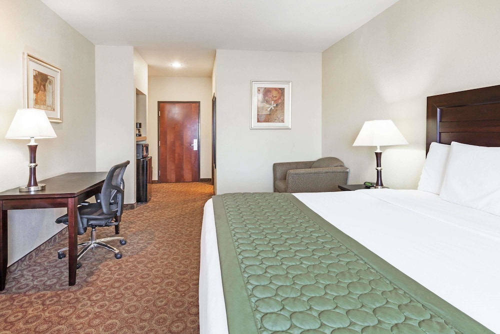 Grander Inn & Suites - photo 23