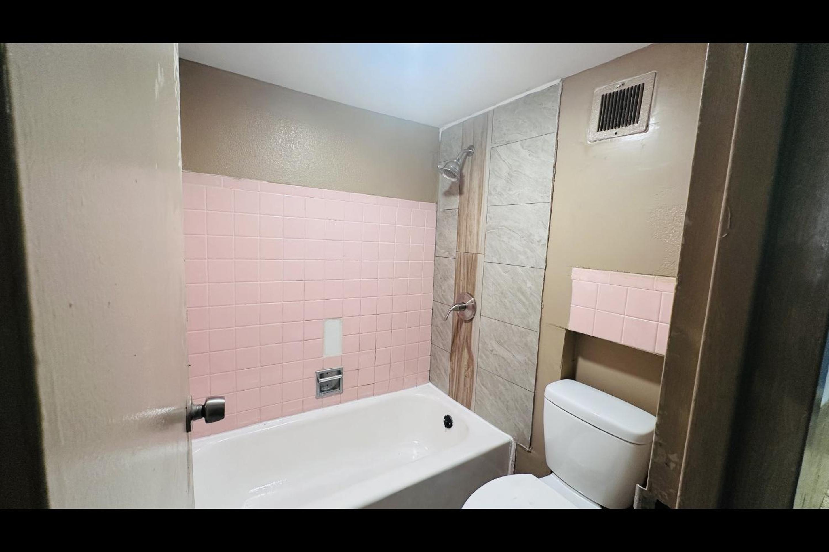 Hallmark Inn By OYO Fort Wayne - photo 12