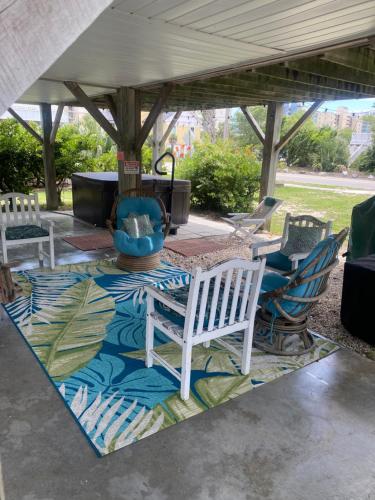 Latitude adjustment walk to beach — 4-Star Luxury Hotel in Myrtle Beach, United States