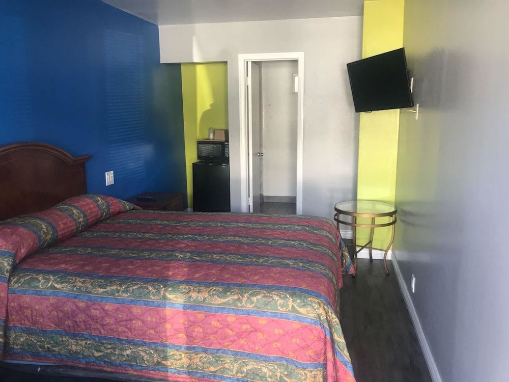 Deano's Motel Culver City - photo 18