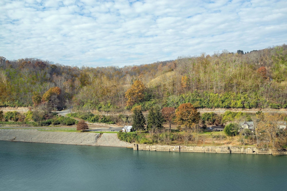 Morgantown Marriott at Waterfront Place - photo 8