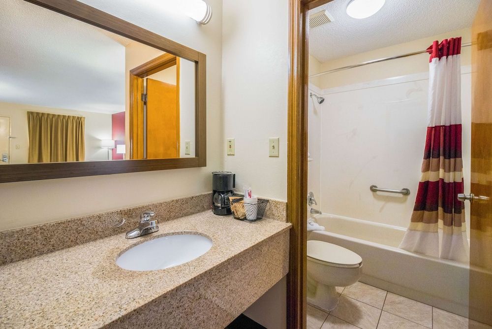 Red Roof Inn Clarksville - photo 10