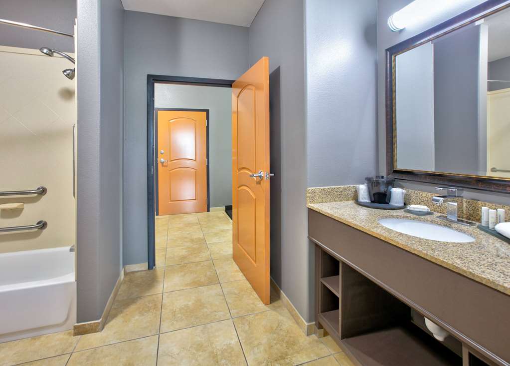 La Quinta Inn & Suites by Wyndham Little Rock Bryant - photo 15