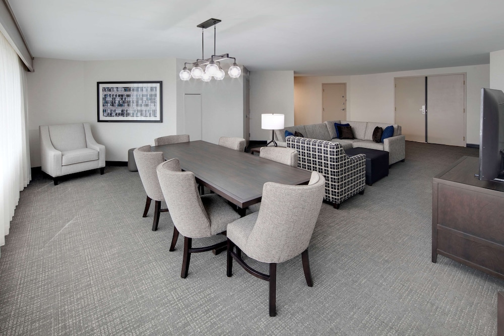 Embassy Suites by Hilton Detroit Troy Auburn Hills - photo 27
