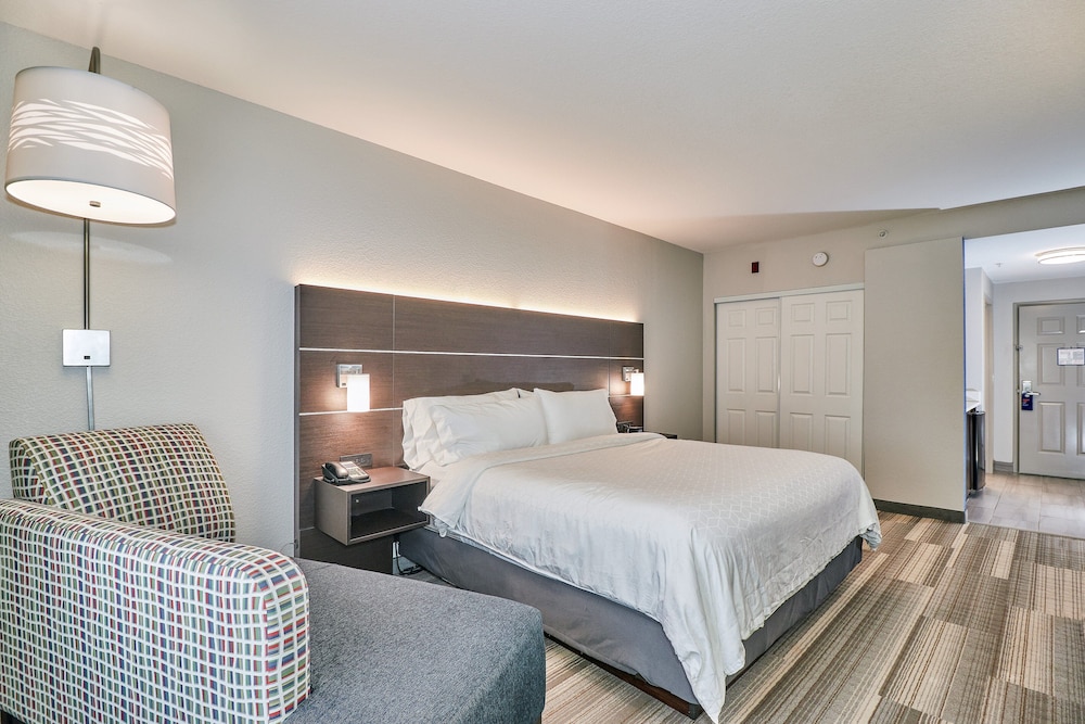 Holiday Inn Express Hotel & Suites Clearwater Us 19 N by IHG - photo 11