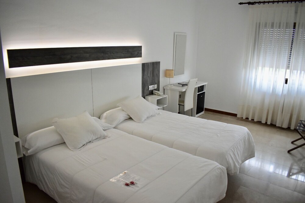 Emperatriz III — hotel in Santa Marta De Tormes