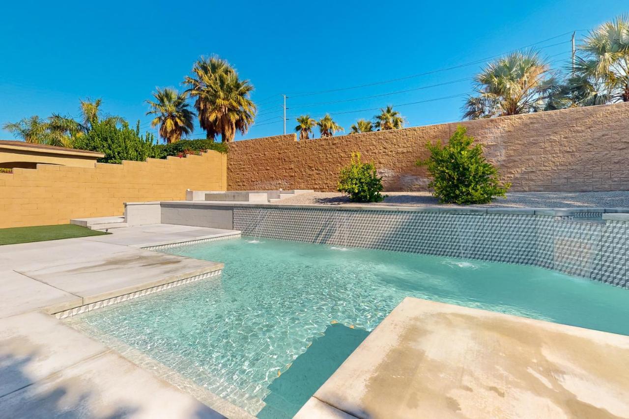 Desert Flower - last minute hotel in Palm Springs
