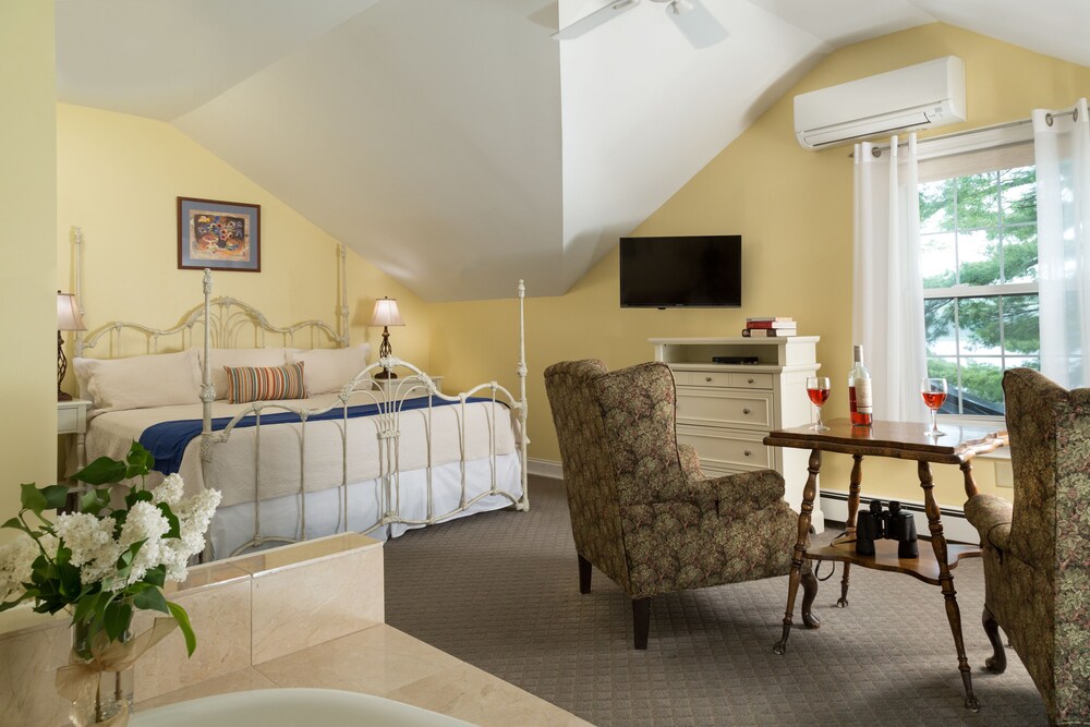 Wolf Cove Inn - photo 16