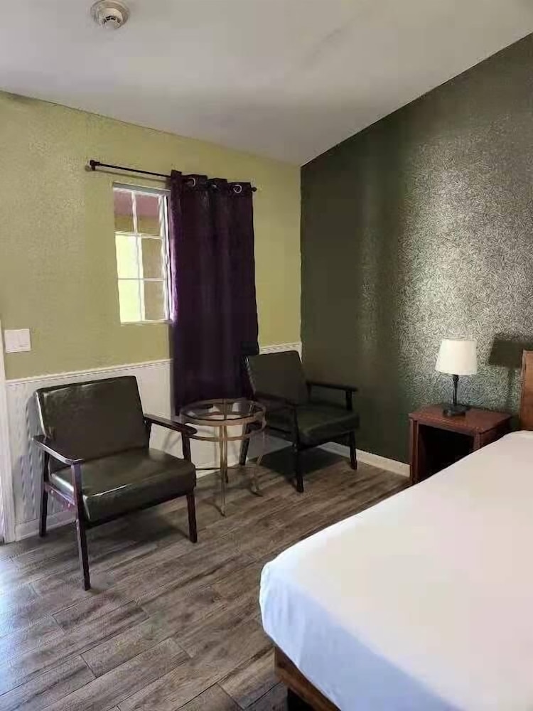 Europa Inn & Suites - photo 14