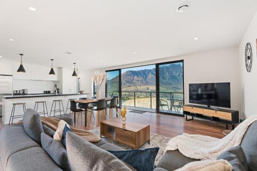 Style & Tranquillity 4 Bedroom House — 4-Star Luxury Hotel in Queenstown, New Zealand