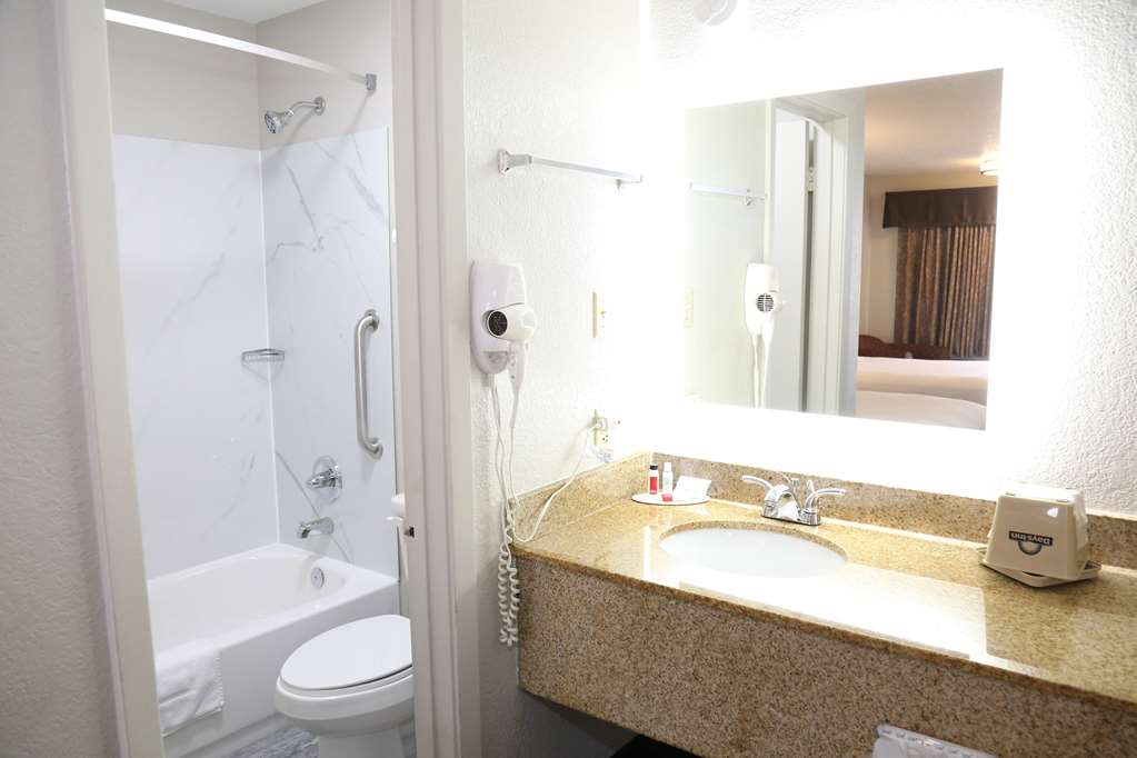 Days Inn by Wyndham Monroe LA - photo 28