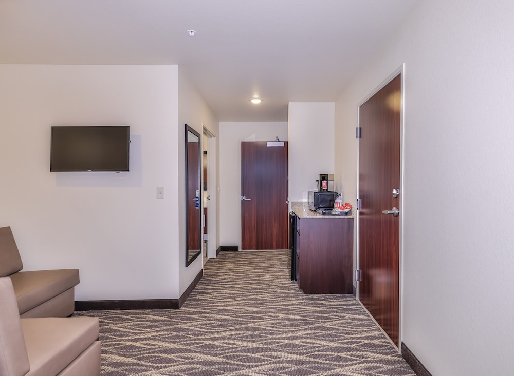 Cobblestone Hotel & Suites Rhinelander - photo 11
