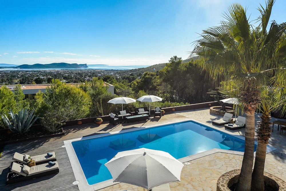 Villa Arcadia — 4-Star Luxury Hotel in Sant Josep De Sa Talaia, Spain