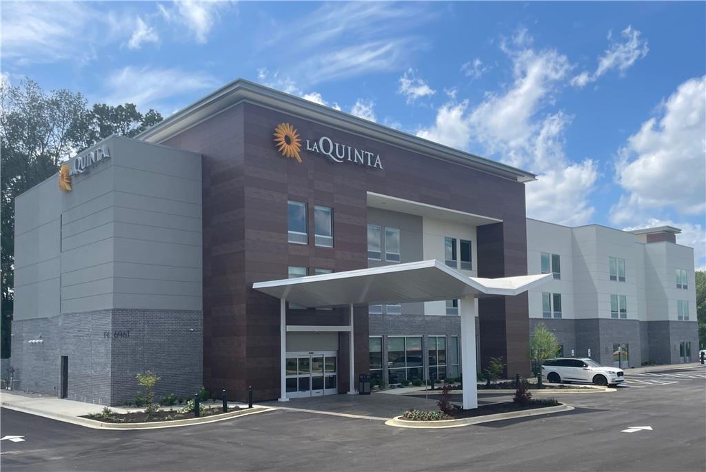 La Quinta Inn & Suites by Wyndham Olive Branch - photo 2