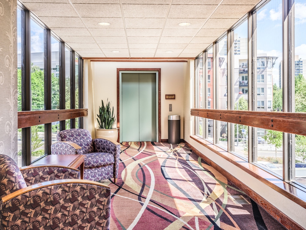 University Place Hotel & Conference Center - photo 27
