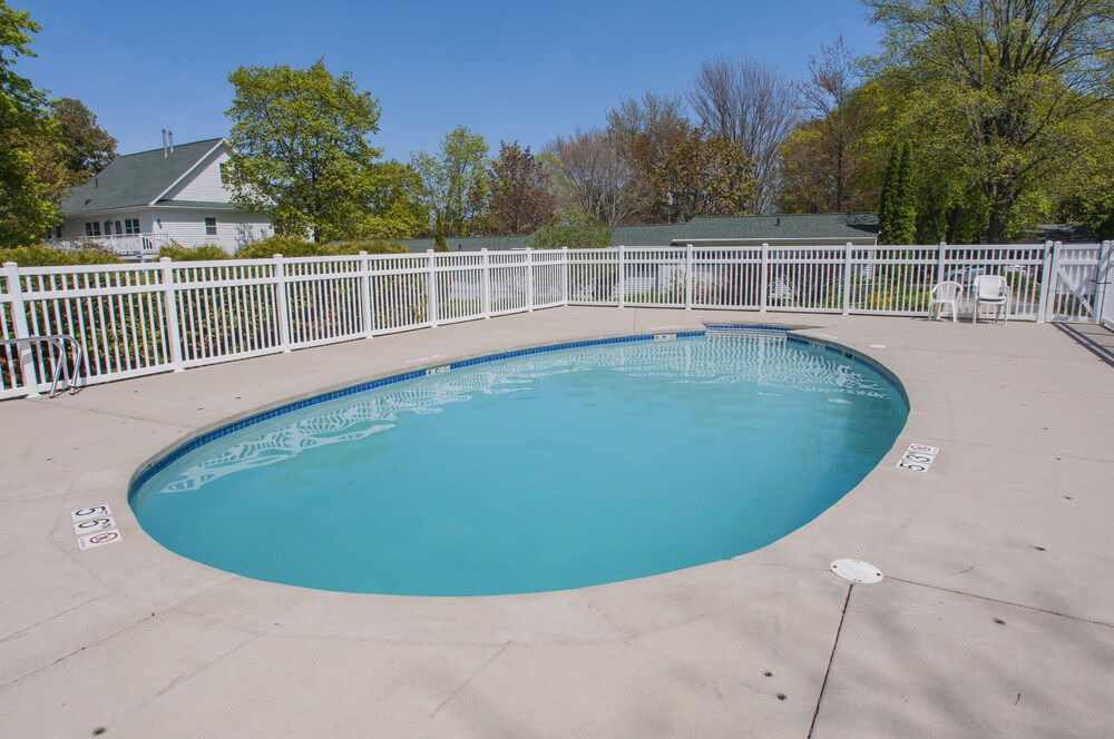 Cedar Court Inn - photo 45