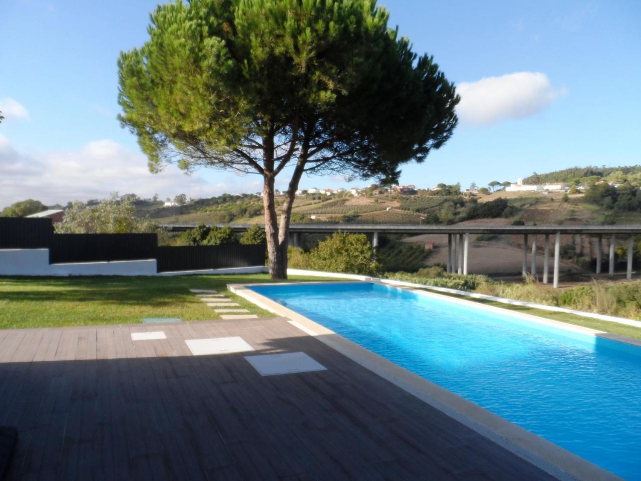 Villa Santos — 4-Star Luxury Hotel in Caldas Da Rainha, Portugal