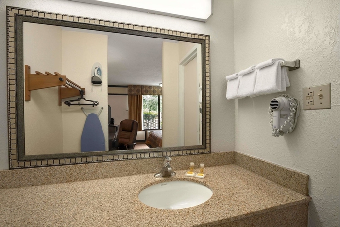 Days Inn by Wyndham Port Royal Near Parris Island - photo 7