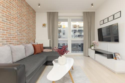 Subtle Colors Apartment in Warsaw with Furnished Balcony by Noclegi Renters — 4-Star Luxury Hotel in Warsaw, Poland