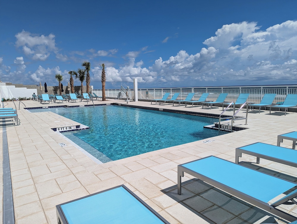 Holiday Inn Express Suites Oceanfront By Ihg — Daytona Beach Shores